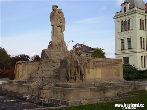 Hořice – Husův památník, Žižkův památník a další památky