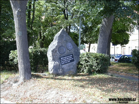 Kostelec nad Černými lesy – památník Jana Husa a Jana Žižky