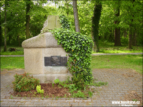Běleč nad Orlicí – památník Jana Husa