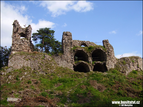 Zubštejn – hrad pánů z Kunštátu, poškozen za husitských válek