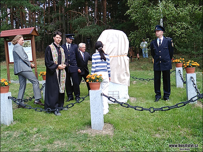 Slavnost při příležitosti odhalení nového pomníku Jana Žižky, který nechala instalovat obec Nekmíř při příležitosti blížícího se výročí Žižkova vítězství (29.07.2017, na bojišti nedaleko Nekmíře)