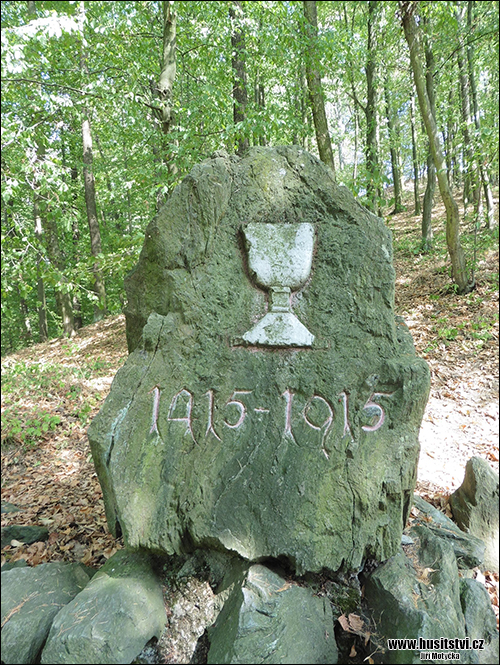 Nové Město nad Metují - Husův kámen a jeho lípa vysazená v r. 1915